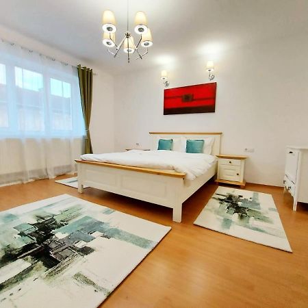 Casa Dusa - Apartament Crisstina Apartment Brasov Ngoại thất bức ảnh