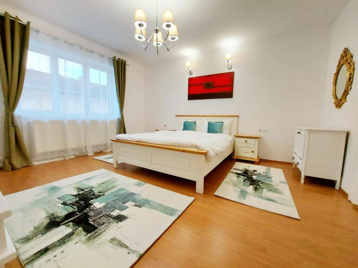 Casa Dusa - Apartament Crisstina Apartment Brasov Ngoại thất bức ảnh