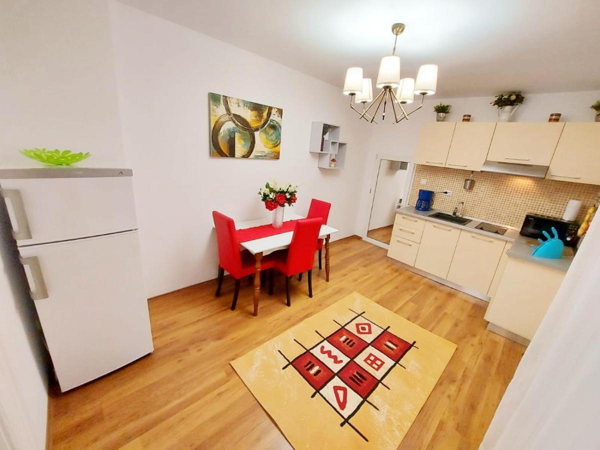 Casa Dusa - Apartament Crisstina Apartment Brasov Ngoại thất bức ảnh